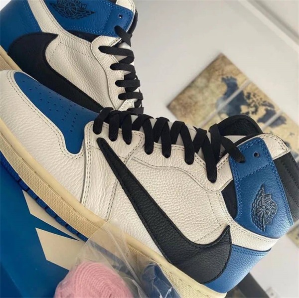 Travis Scott xFragment x Air Jordan 1 High OG SP “Military Blue” photo review